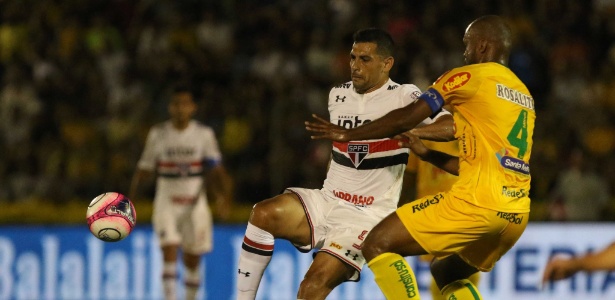Diego Souza marca em Mirassol e São Paulo vence a primeira no ano