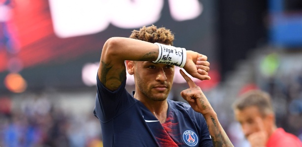 Neymar homenageia filho após gol - ALAIN JOCARD/AFP