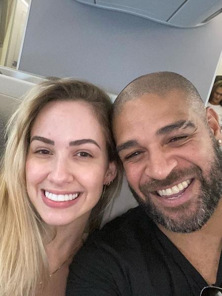 Adriano Imperador com a namorada Victoria Moreira - Reprodução/Instagram