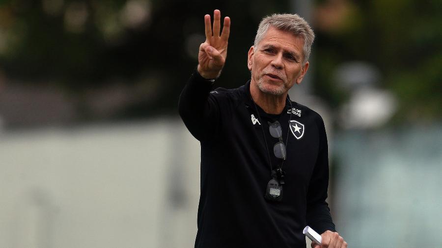 Paulo Autuori, técnico do Botafogo, voltou a criticar Ferj e TJD por punição após críticas - Vitor Silva/Botafogo.