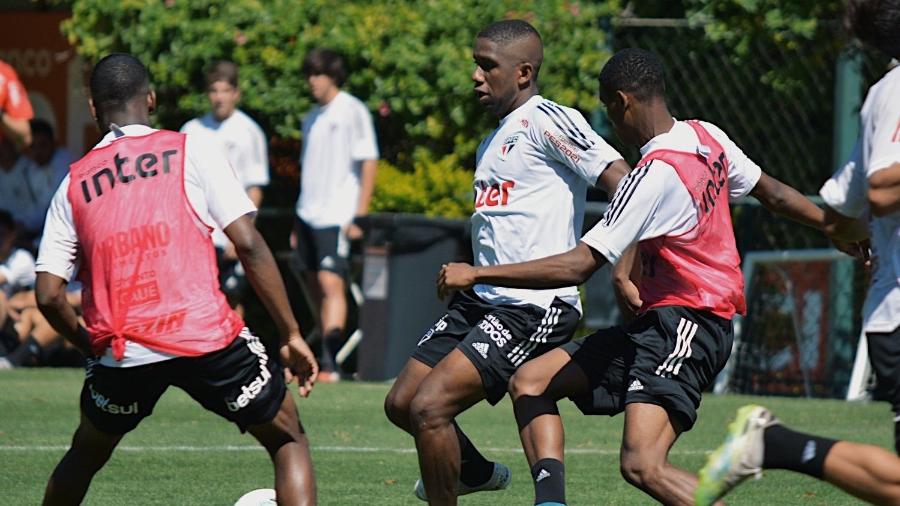 Toró em ação pelo São Paulo em treino do time no CCT da Barra Funda - Érico Leonan/São Paulo
