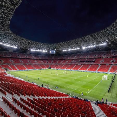 A Puskas Arena, em Budapeste, receberá mais um jogo das oitavas da Champions - Laszlo Szirtesi/Getty Images