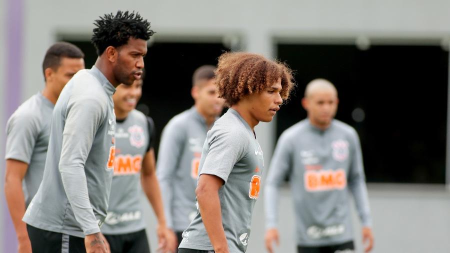 Zagueiro Gil e o lateral Guilherme Biro reúnem experiência e juventude no atual Corinthians  - Rodrigo Coca/ Ag. Corinthians 