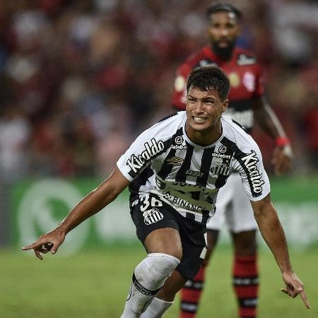 Marcos Leonardo comemora gol do Santos contra o Flamengo