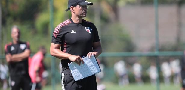 São Paulo: Alex revela sondagens para deixar clube e fala sobre futuro