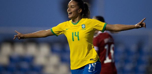 Gabi Nunes celebra gol da seleção brasileira sobre a Hungria