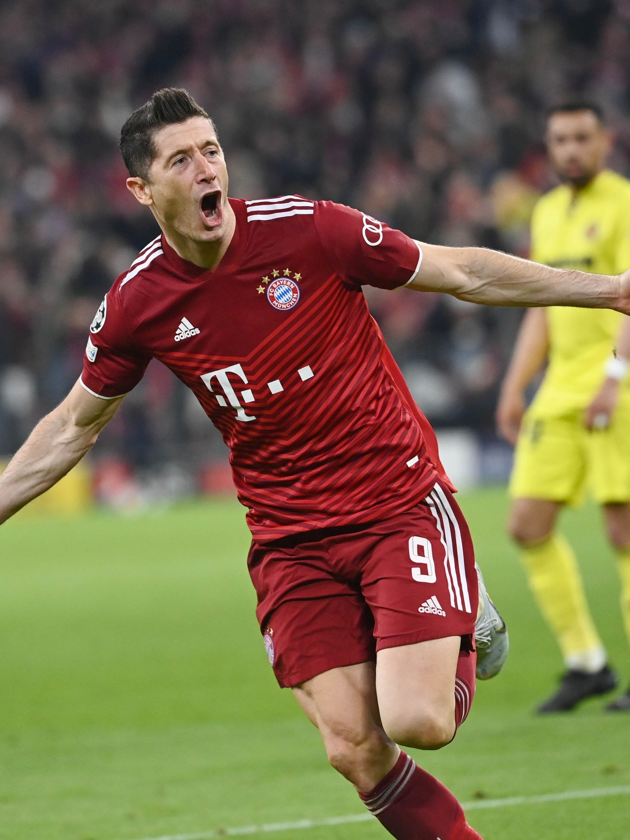 Lewandowski é o artilheiro do mundo em 2021; Arthur Cabral fica em 9º