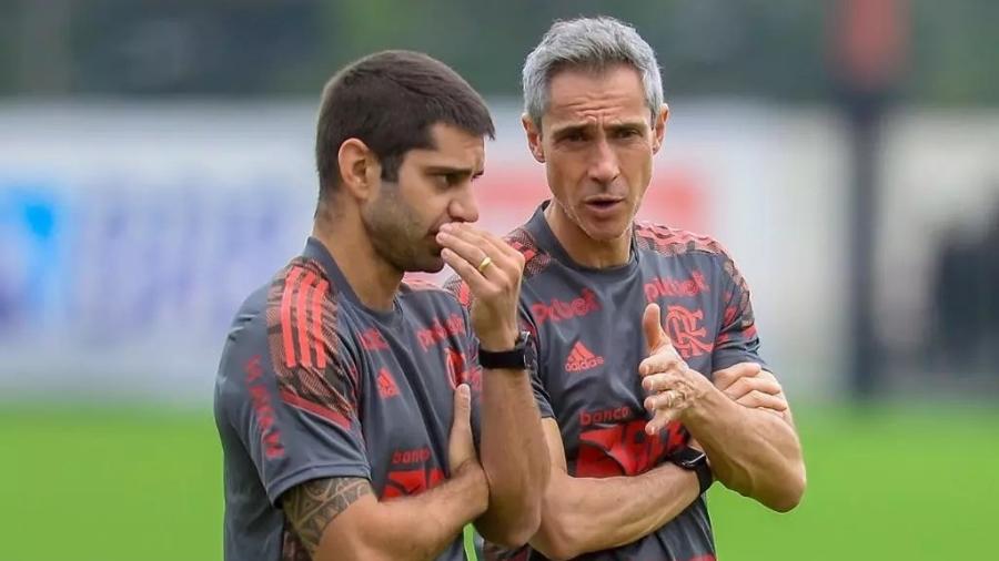 Márcio Tannure e Paulo Sousa conversando durante treino do Flamengo - Foto: Marcelo Cortes - Flamengo
