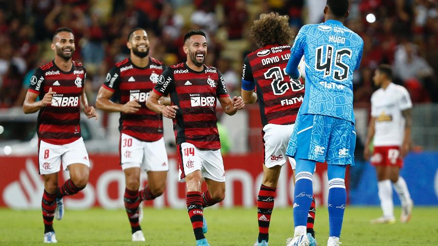 Jogadores do Flamengo comemoram gol sobre Sporting Cristal pela Libertadores - Wagner Meier/Getty Images