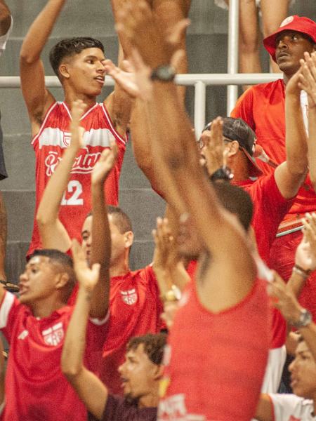 Torcedores do CRB durante partida contra o Bahia, pela última rodada da Série B. - Jhony Pinho/Jhony Pinho/AGIF