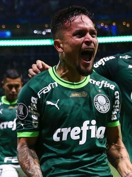 Artur festeja o primeiro dos seus dois gols do Palmeiras sobre o Bolívar em confronto da Libertadores - Alexandre Schneider/Getty Images