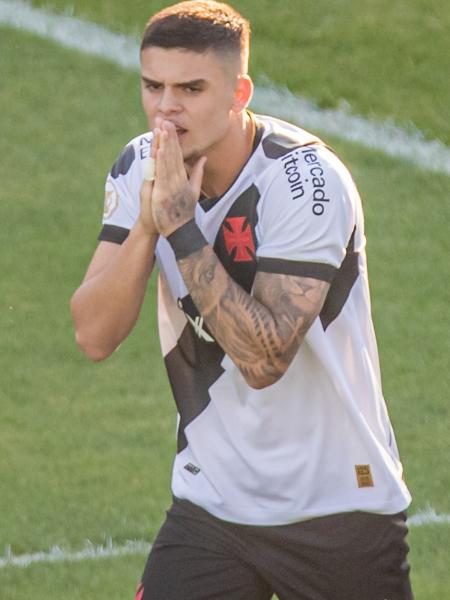 Gabriel Pec se lamenta durante partida do Vasco pelo Campeonato Brasileiro