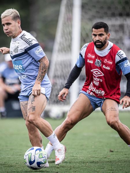 Soteldo e Rincón em treino no CT Rei Pelé, pelo Santos