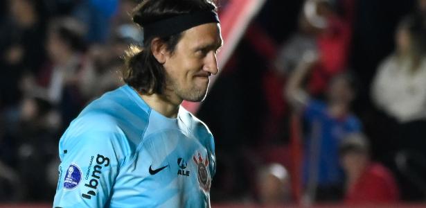 Cássio enfrenta críticas constantes dentro do elenco do Corinthians