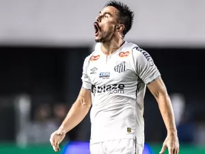 Willian celebra gol decisivo em vitória e pede atitude ao Santos na Série B