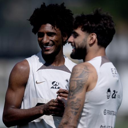 Talles Magno e Yuri Alberto durante treino do Corinthians