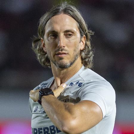 Luis Zubeldía, técnico do São Paulo, durante jogo contra o Vasco