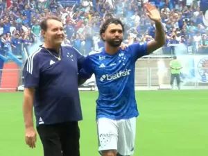 Gabigol ganha mosaico e é apresentado pelo Cruzeiro: 'brigar por títulos'