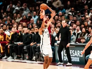 Cavaliers buscam virada sobre os Nets e emplacam 15ª vitória seguida na NBA