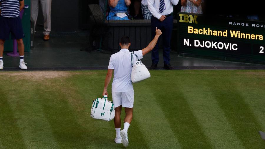 Novak Djokovic deixa a Quadra Central de Wimbledon após perder nas semifinais em 2025 Novak Djokovic deixa a Quadra Central de Wimbledon após perder nas semifinais em 2025