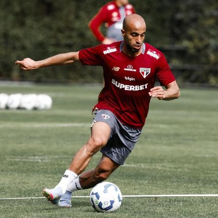Lucas Moura, durante treinamento no CT do São Paulo. Lucas Moura, durante treinamento no CT do São Paulo.