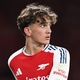 Quem é o adolescente de 2009 que virou atração da pré-temporada do Arsenal?