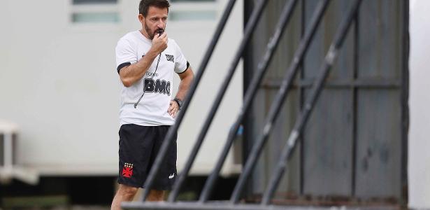 'Zebra' assume no lugar de Abel | Capacitação, salário e prestígio: como Ramon virou técnico do Vasco