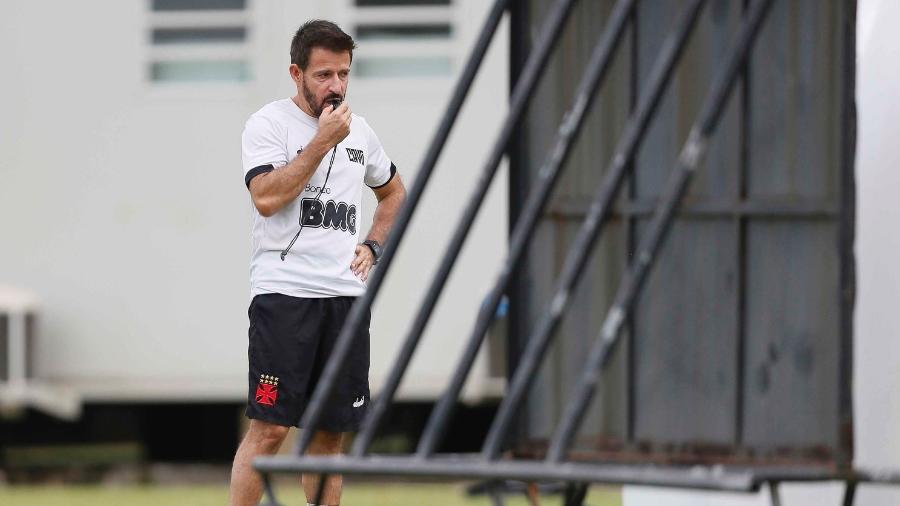 Ex-meia do Vasco, Ramon Menezes, de 47 anos, é auxiliar-técnico de Vanderlei Luxemburgo no clube - Rafael Ribeiro / Vasco