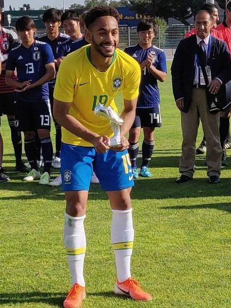 Brasileiro Matheus Cunha recebe o troféu de artilheiro do Torneio de Toulon 2019 - Fernando Torres/CBF