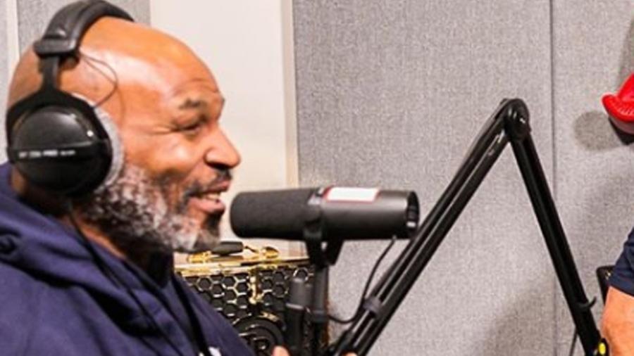 Mike Tyson durante a gravação do podcast, "Hotboxin com Mike Tyson" - Reprodução/Instagram