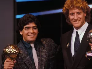Filha de Maradona reclama do leilão de Bola de Ouro: "Nos roubaram"