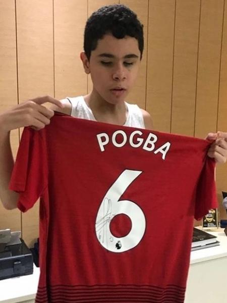 Pogba enviou camisa autografada para Nickollas Grecco - Reprodução / Instagram