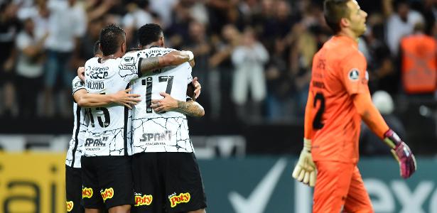 Corinthians 'acorda' no 2º tempo, bate Danúbio e segue 100% na Libertadores  - ESPN