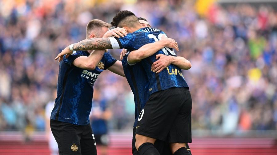 Jogadores da Inter comemoram na vitória sobre a Udinese, pelo Campeonato Italiano - Reprodução/Twitter/Inter_br