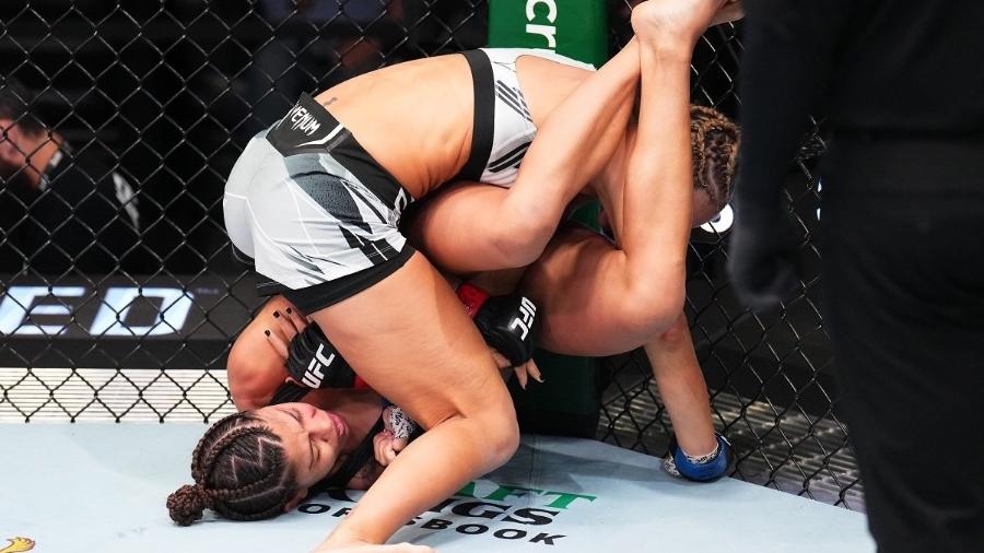 Mayra Sheetara venceu luta polêmica no UFC Vegas 59 - Divulgação/UFC