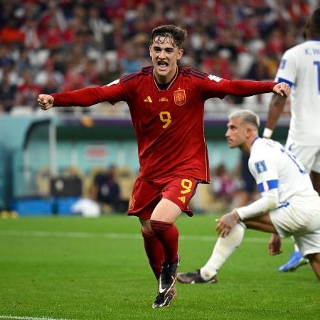 Gavi, da Espanha, comemora depois de marcar seu segundo gol contra a Costa Rica na Copa do Mundo - Clive Mason/Getty Images