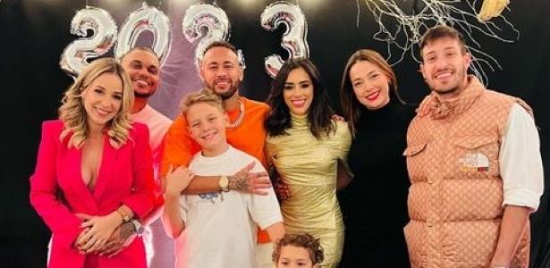 Neymar passe le Nouvel An avec son ex Bruna Biancardi et Davi Lucca