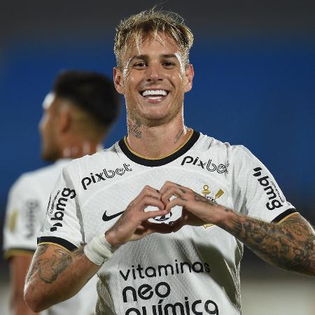 Róger Guedes, atacante do Corinthians, celebra gol marcado sobre o Liverpool, pela Libertadores - Dante Fernandez/AFP