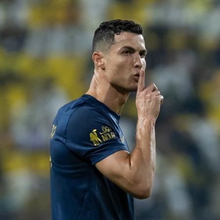 Cristiano Ronaldo manda torcida rival fazer silêncio após ouvir gritos de 'Messi' em jogo do Al-Nassr