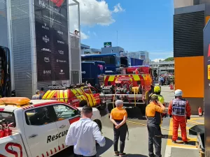 Motorhome da McLaren é evacuado após incêndio no paddock de Barcelona