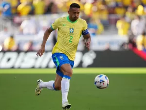 Por que o criticado Danilo tem cadeira cativa na seleção de Dorival?