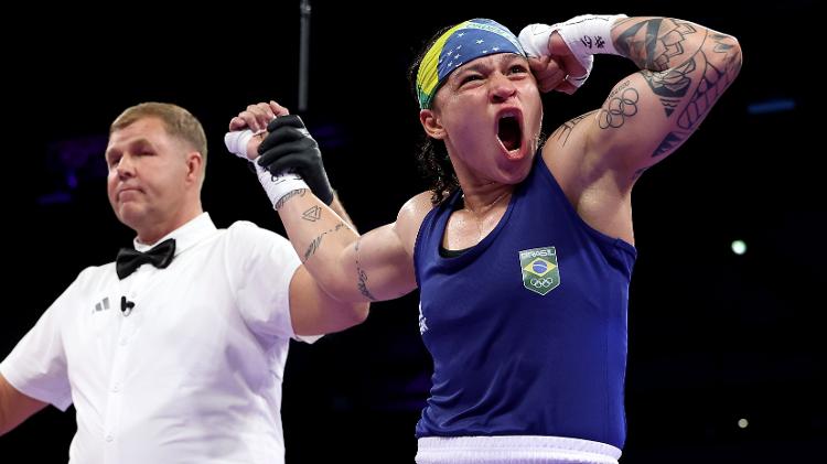 Força! Beatriz Ferreira foi bronze na categoria peso leve do boxe