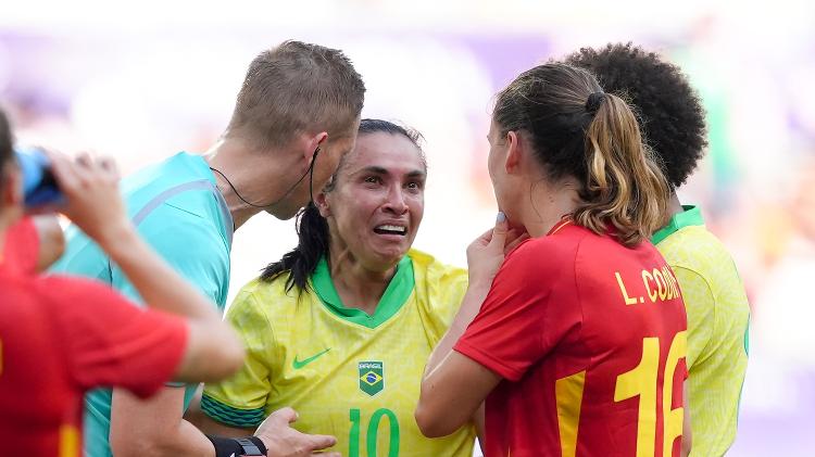 Marta chora após ser expulsa contra a Espanha nas Olimpíadas de Paris 2024