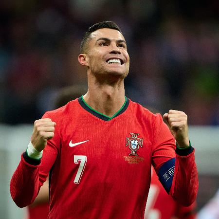 Cristiano Ronaldo festeja o gol que marcou contra a Polônia