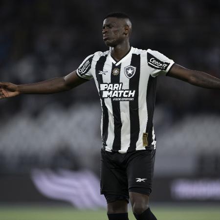 Luiz Henrique, do Botafogo, lamenta em duelo com o Cuiabá