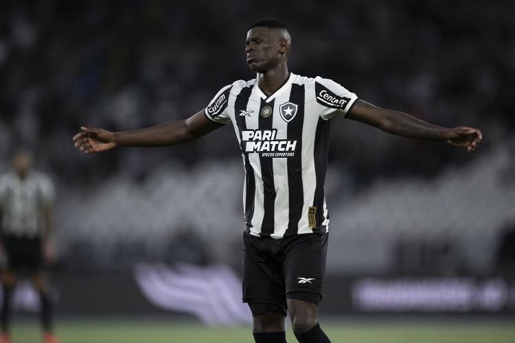 Luiz Henrique, do Botafogo, lamenta em duelo com o Cuiabá