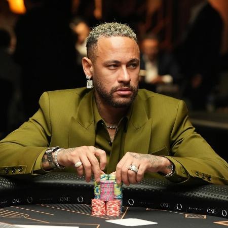 Neymar jogando pôquer em evento do BSOP com a PokerStars