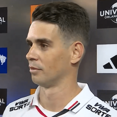 Oscar durante a entrevista após reestrear com a camisa do São Paulo