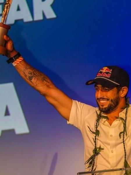 Lucas Chumbo foi eleito o surfista do ano Lucas Chumbo foi eleito o surfista do ano