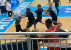 Jogo do NBB acaba em confusão, e juiz é agredido dentro de quadra; assista